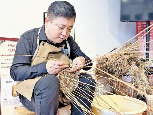 张万富：柳编艺人传匠心