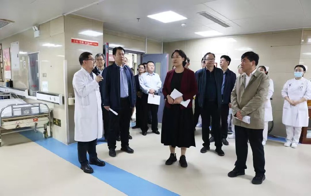 濮阳市人大常委会副主任刘翠到濮阳市中医院开展基本医疗卫生与健康促进 “一法一条例” 执法检查