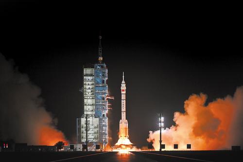 神舟二十三号载人飞船发射圆满成功