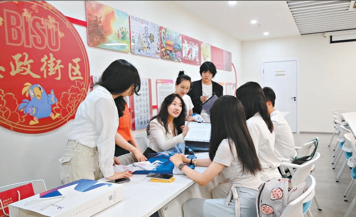 北京第二外国语学院10名大学生创立多语种导游公司 高校创业团队刚拿下执照就接单