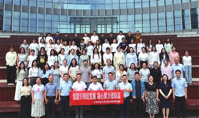 一个“亿元学院”的红色发展密码