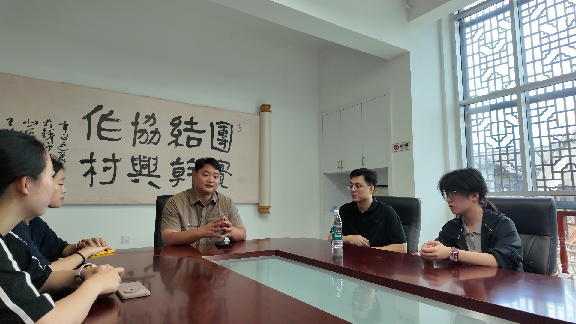 1采访下淤村村书记.jpg