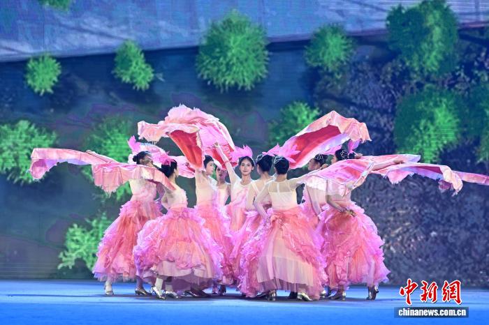 9月8日,演员表演舞蹈《春城之约》。 中新网记者 李嘉娴 摄