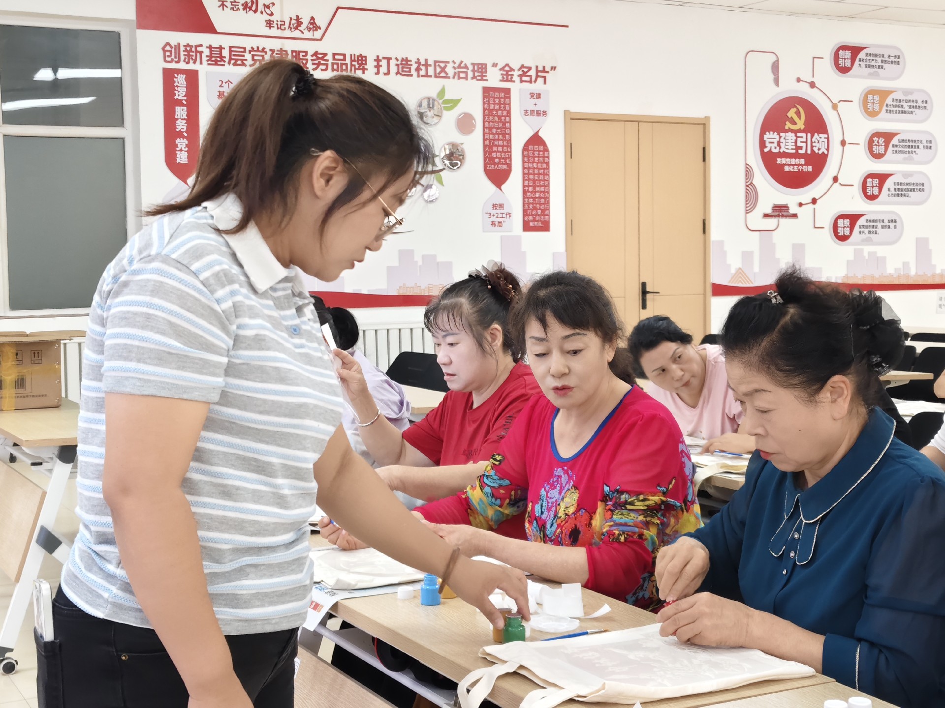帆布袋DIY手绘活动现场.jpg